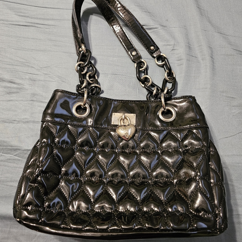 LuLu Guinness EUC Black Patent Leather Heart Quilted Shoulder Bag